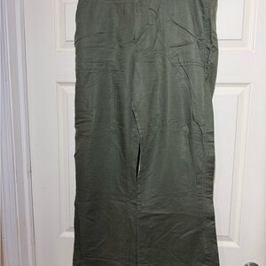 GAP Straight-Leg Women's Pants in Olive Green